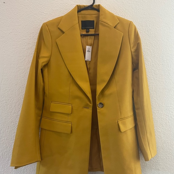 Banana Republic Sculpted Wool Blazer. Color: Gingko Leaf. NWT. - Picture 2 of 7